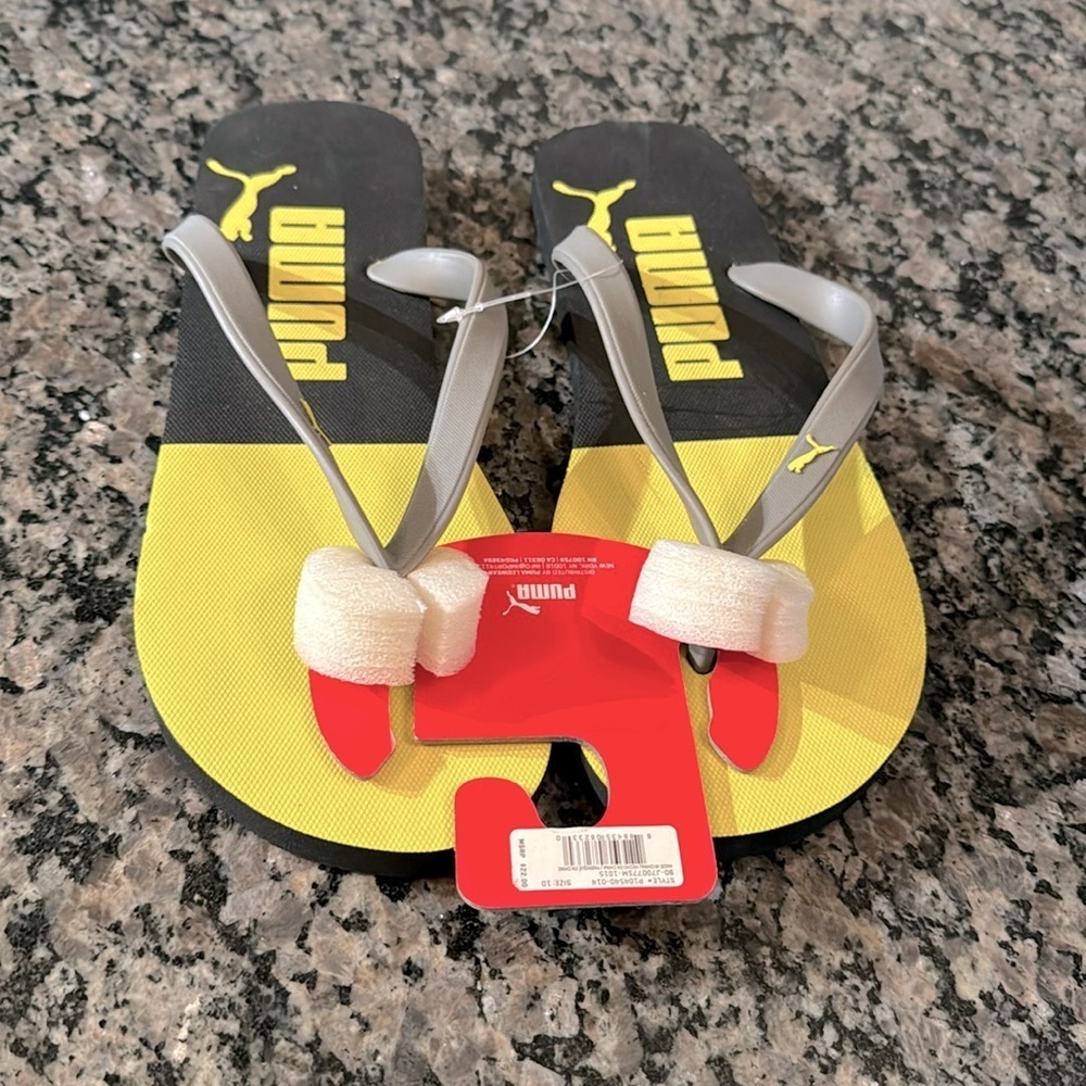 Puma Black and yellow flip flops NWT 11